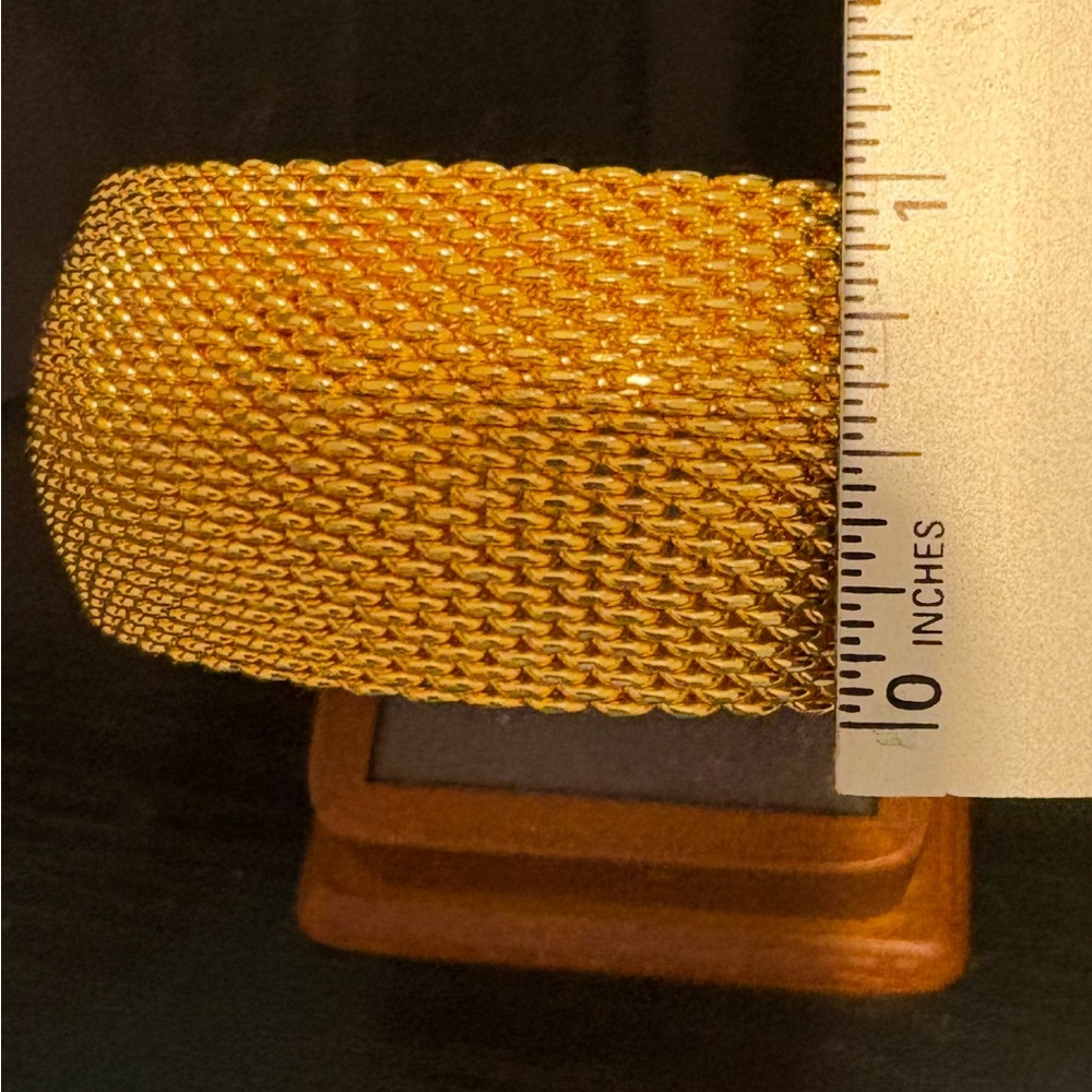 OHJ bracelet vintage gold tone mesh sz 7.5 flexible nice weight! 1” wide bangle - Picture 5 of 13